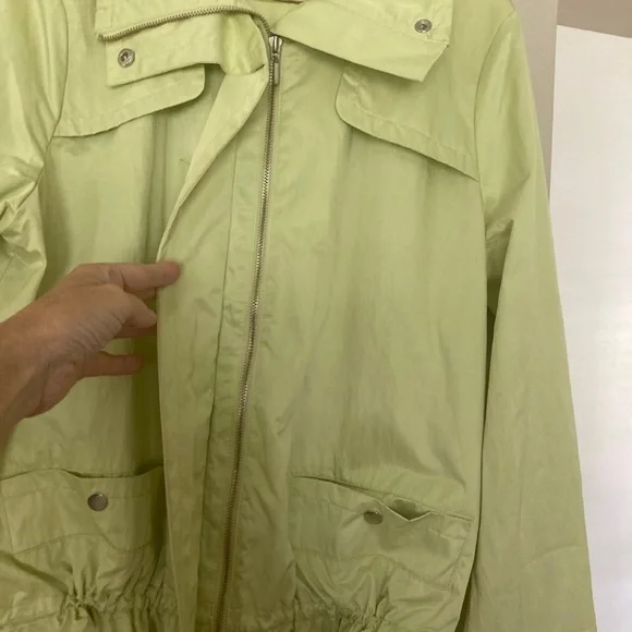Women's Light lime green windbreaker - Picture 2 of 6